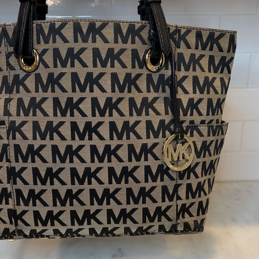 Michael Kors Bag Purse Handbag Jet Set Monogram Canvas Leather Tote Pocketbook - Picture 3 of 16